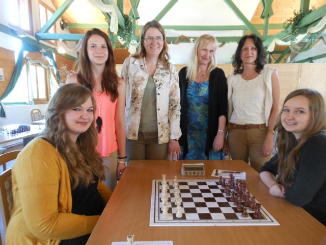 von links Katharina Hapala, Denise Trippold, Mag. Sonja Hohendanner, DDr. Michaela Hapala, Monika Molnar und Lisa Hapala