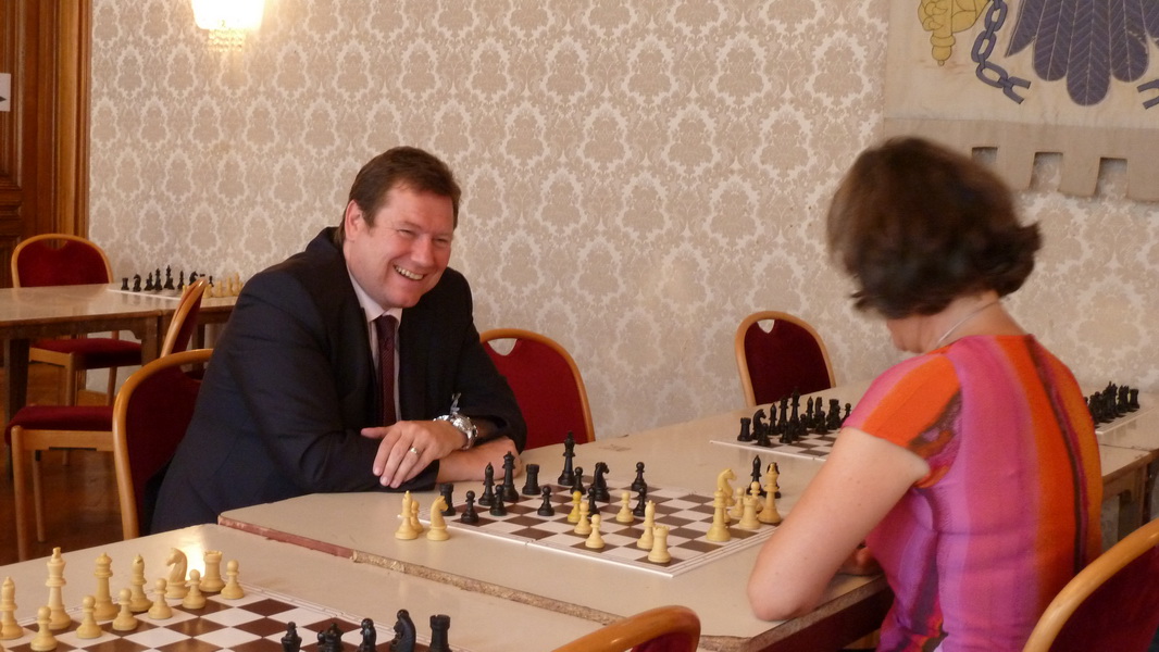 ID Wiens Schachpraesident Christian Hursky ist auch aktiv