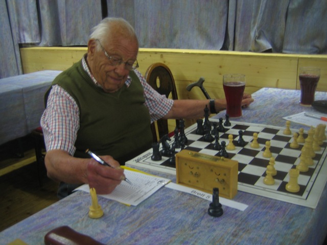 Walter Graf, mit 92 Jahren der lteste aktive Schachspieler vom SK Litschau