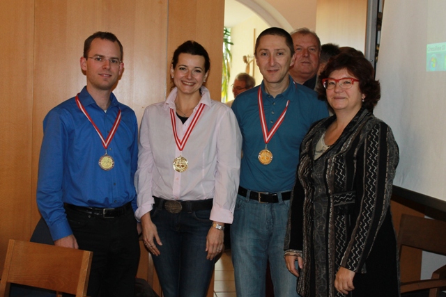 IM Mag. Harald Grtz (3.), WFM Julia Novkovic (1.), Ulrich Ennsberger (2.), AD Helmut Csura, MR Dr. Gabriele Trattner (BMUKK)