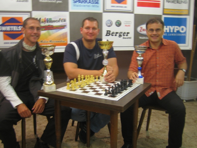 Die Sieger von links: Christian Schwartz (2.), MK Martin Zwettler (1.) und MK Alfred Lipp (3.)